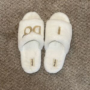 Women’s wedding slippers